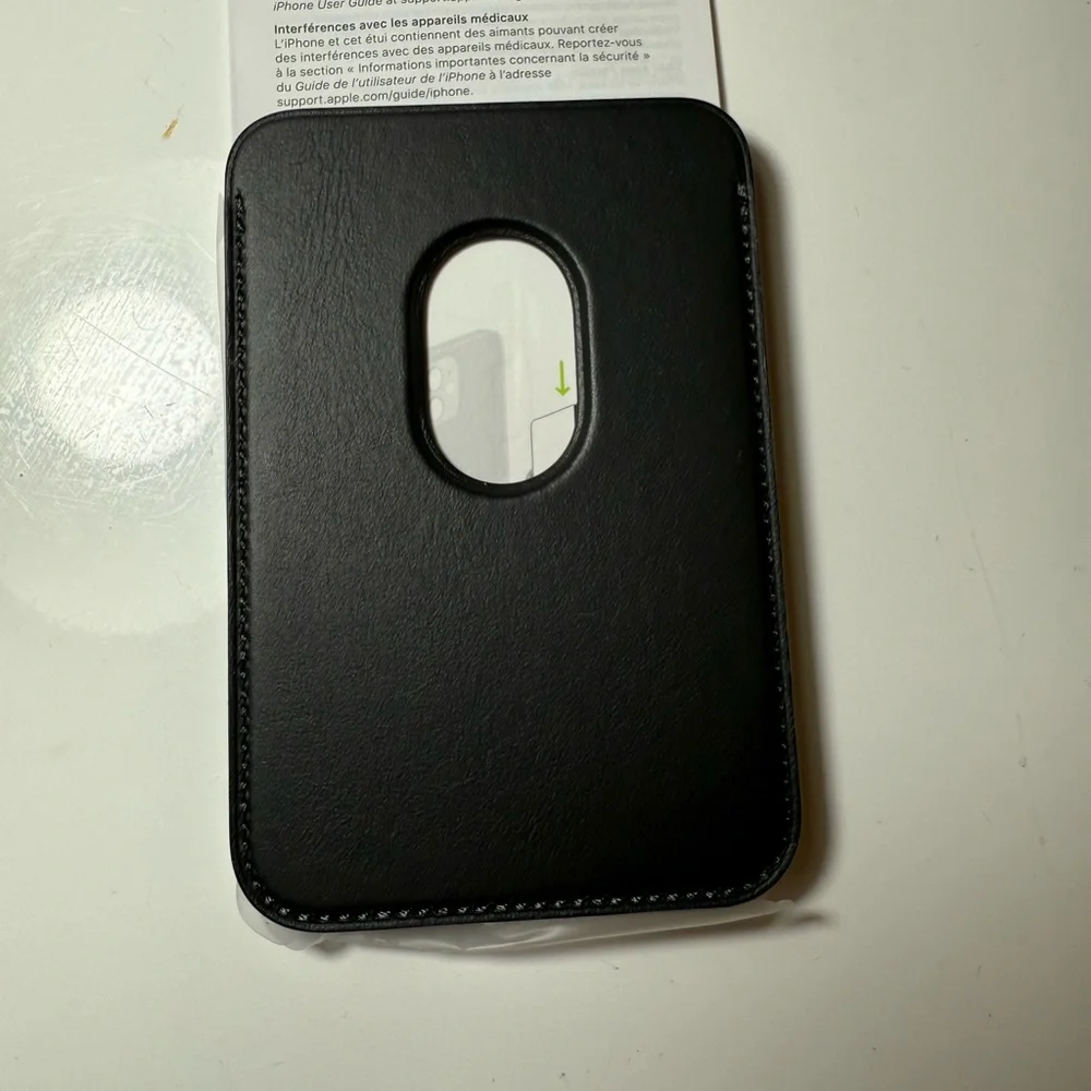 Apple iPhone Leather Wallet with MagSafe - Dark Gray - Picture 4 of 5